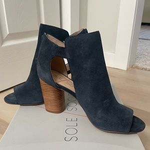 Never Been Worn. Sole Society Sally heel. Navy